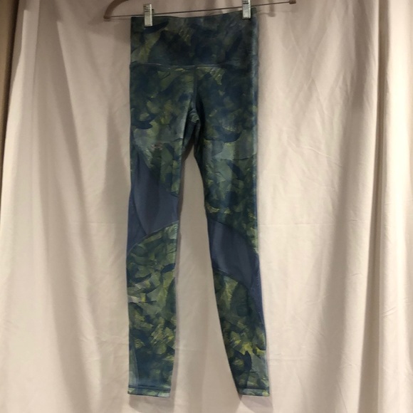 NWT- Under Armour legging - Picture 2 of 2